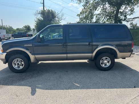 Used 2002 Ford Excursion Limited AWD/4WD image 2