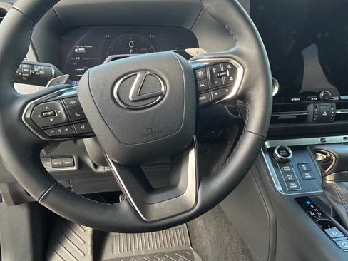 Used 2025 Lexus GX 550 image 10
