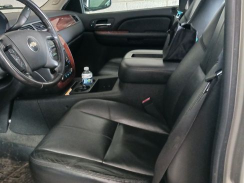 Used 2008 Chevrolet Suburban LT w/ LT Preferred Equipment Group image 10