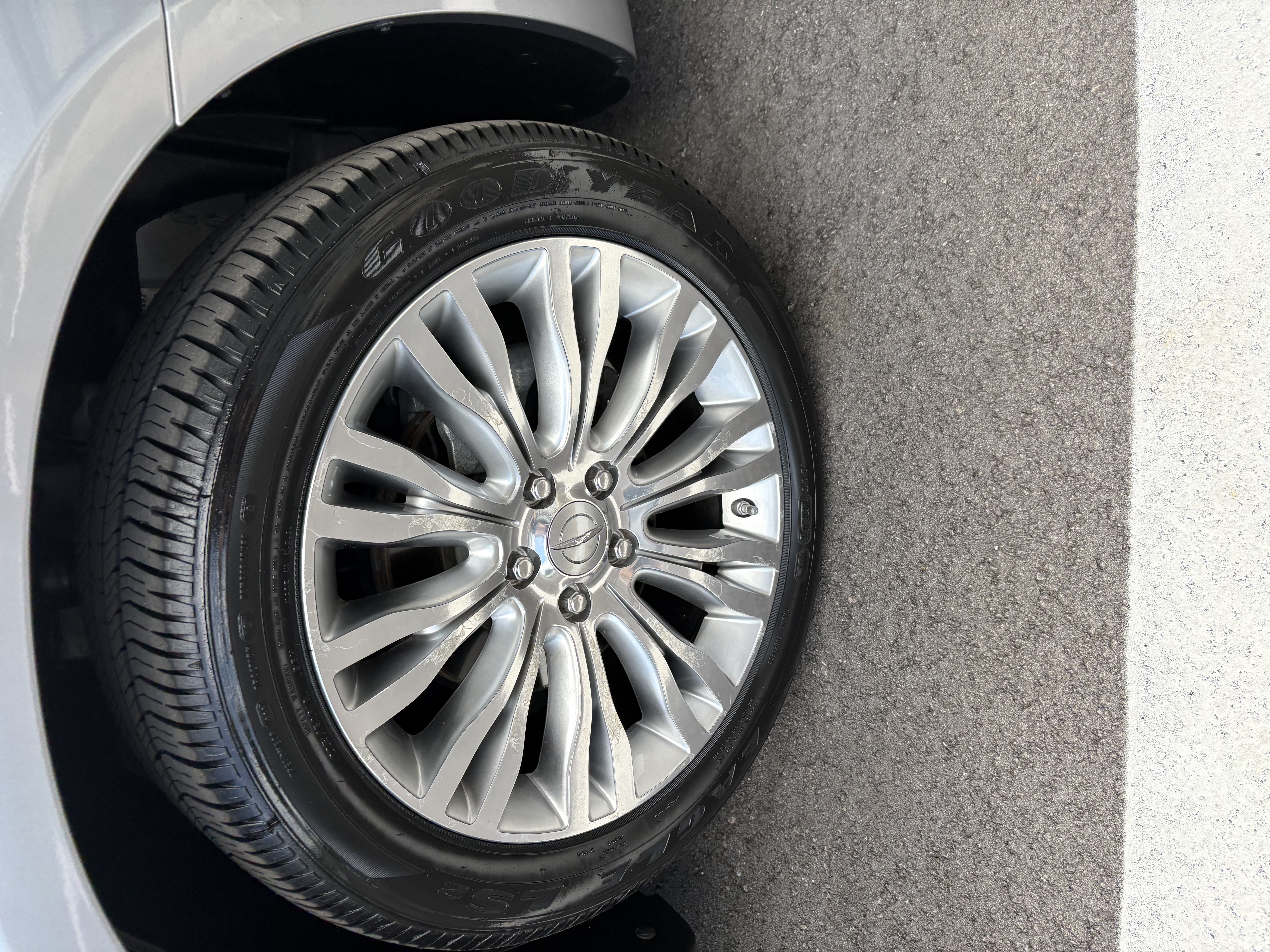 Used 2013 Chrysler 200 Limited FWD image 6