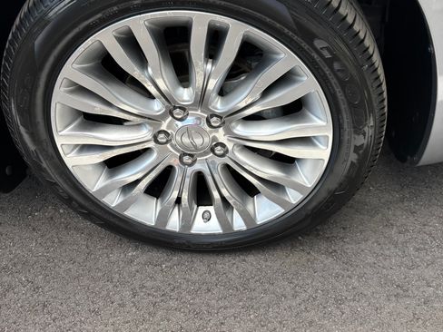 Used 2013 Chrysler 200 Limited FWD image 6