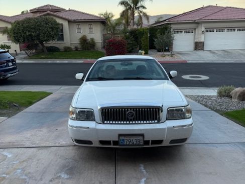 Used 2009 Mercury Grand Marquis LS image 2