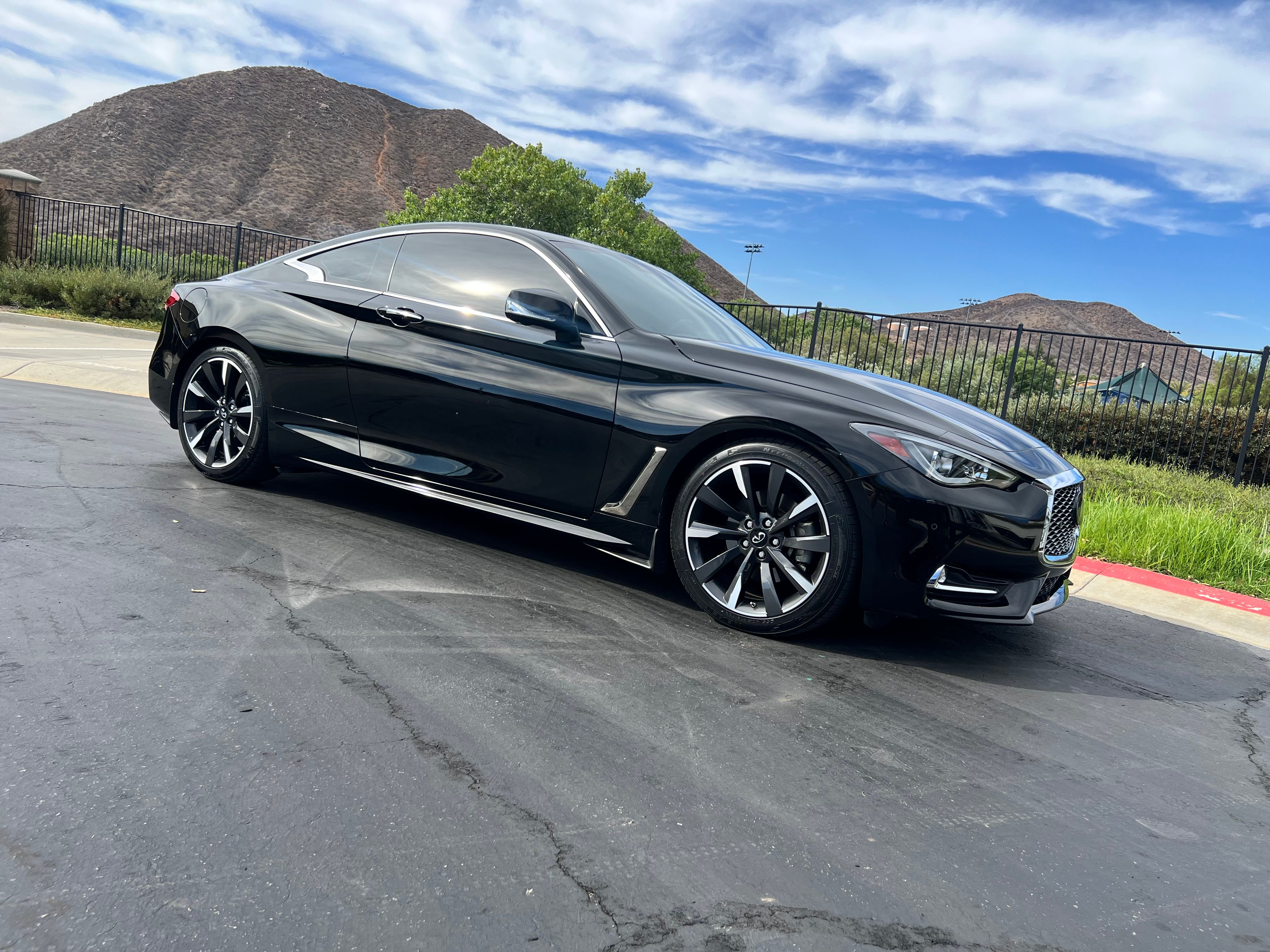 Used 2021 INFINITI Q60 3.0t Luxe RWD image 4