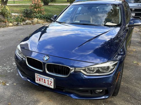 Used 2018 BMW 320i xDrive Sedan w/ Convenience Package image 4