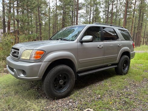 Used 2001 Toyota Sequoia SR5 w/ Convenience Pkg AWD/4WD image 1