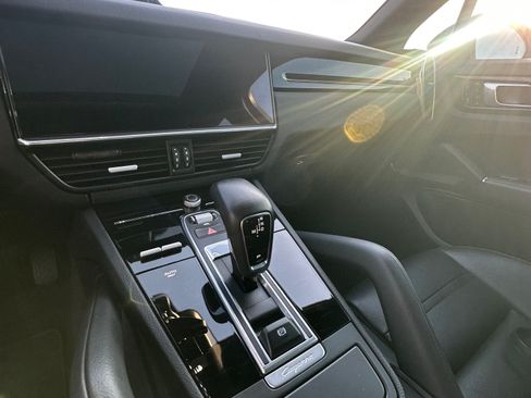 Used 2022 Porsche Cayenne Platinum Edition AWD/4WD image 31