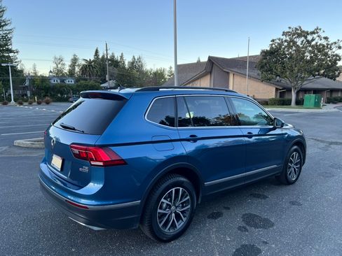 Used 2018 Volkswagen Tiguan SE w/ Panoramic Sunroof Package image 6