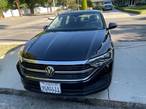 Used 2023 Volkswagen Jetta SE FWD image 1