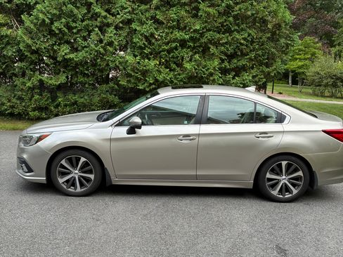 Used 2018 Subaru Legacy 3.6R Limited AWD/4WD image 6