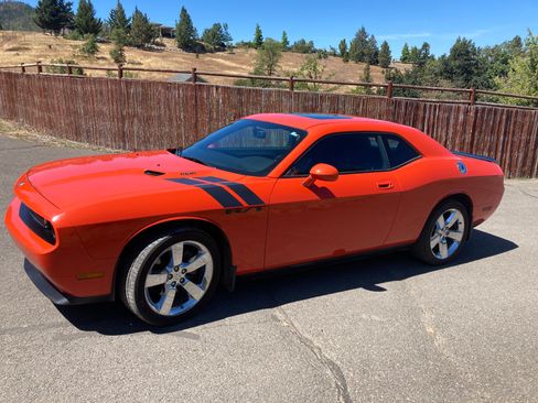 Used 2009 Dodge Challenger R/T RWD image 2