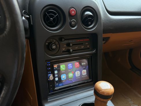 Used 1994 MAZDA MX-5 Miata RWD image 10