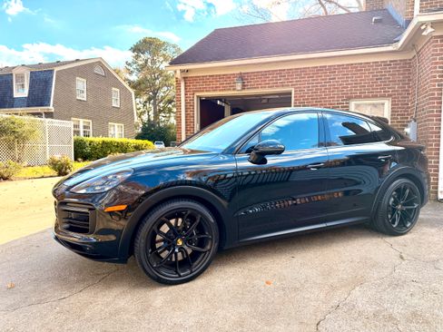 Used 2023 Porsche Cayenne GTS image 1