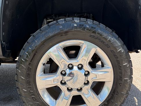 Used 2017 Chevrolet Silverado 2500 LTZ w/ Duramax Plus Package AWD/4WD image 21