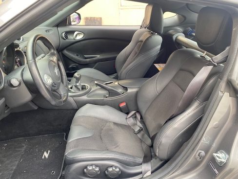 Used 2019 Nissan 370Z Touring Sport image 8