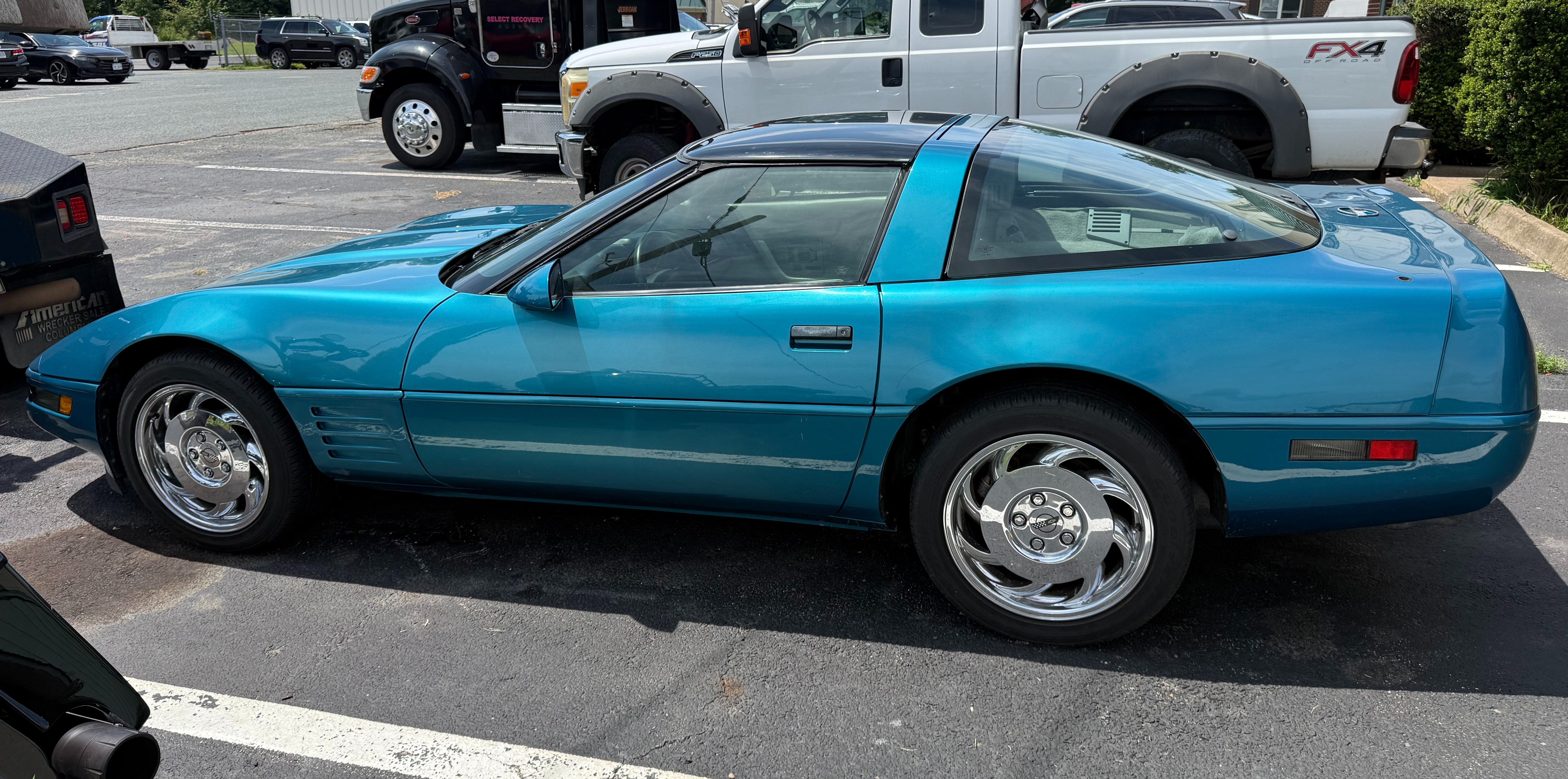 Used 1992 Chevrolet Corvette Coupe RWD image 10