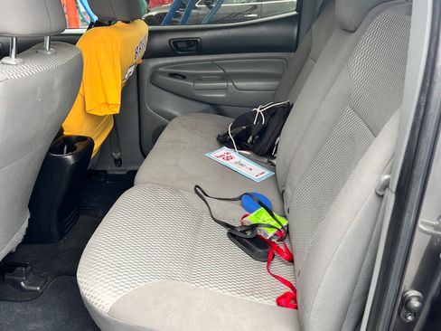 Used 2014 Toyota Tacoma PreRunner w/ SR5 Package image 8