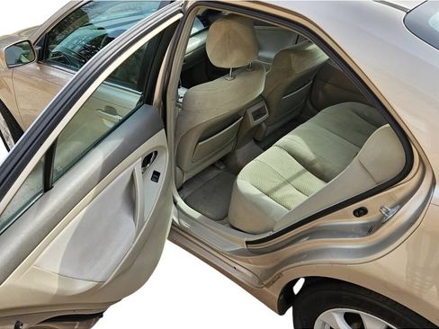Used 2009 Toyota Camry LE image 9