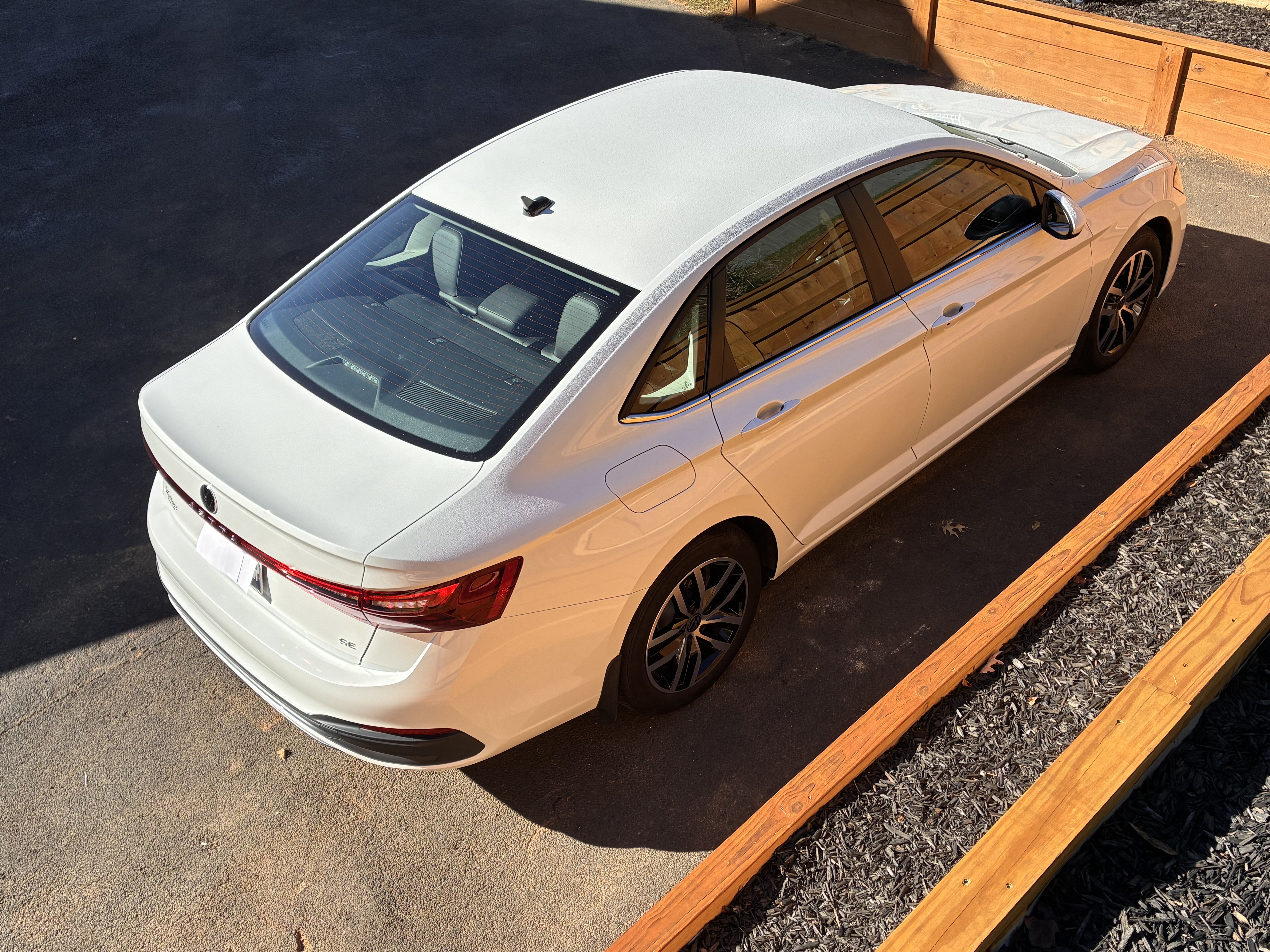 Used 2025 Volkswagen Jetta SE FWD image 2