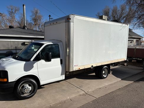 Used 2014 Chevrolet Express 3500 Extended image 1