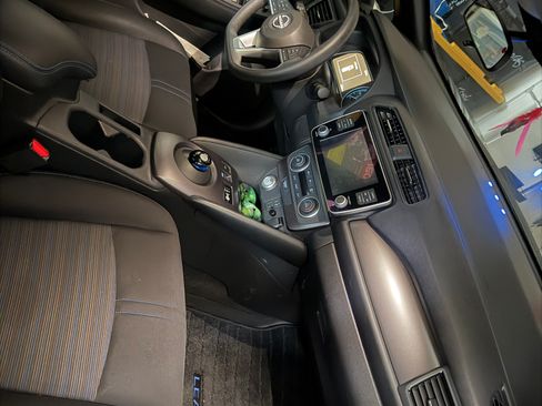 Used 2025 Nissan Leaf S FWD image 6