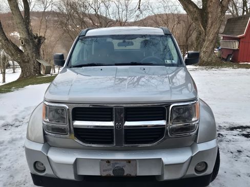 Used 2011 Dodge Nitro SE image 3