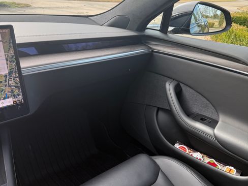 Used 2022 Tesla Model S Standard Range image 10