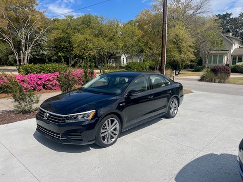 Used 2018 Volkswagen Passat 2.0T R-Line image 1