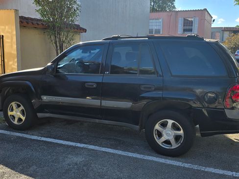 Used 2004 Chevrolet TrailBlazer LS w/ LS Preferred Equipment Group image 9