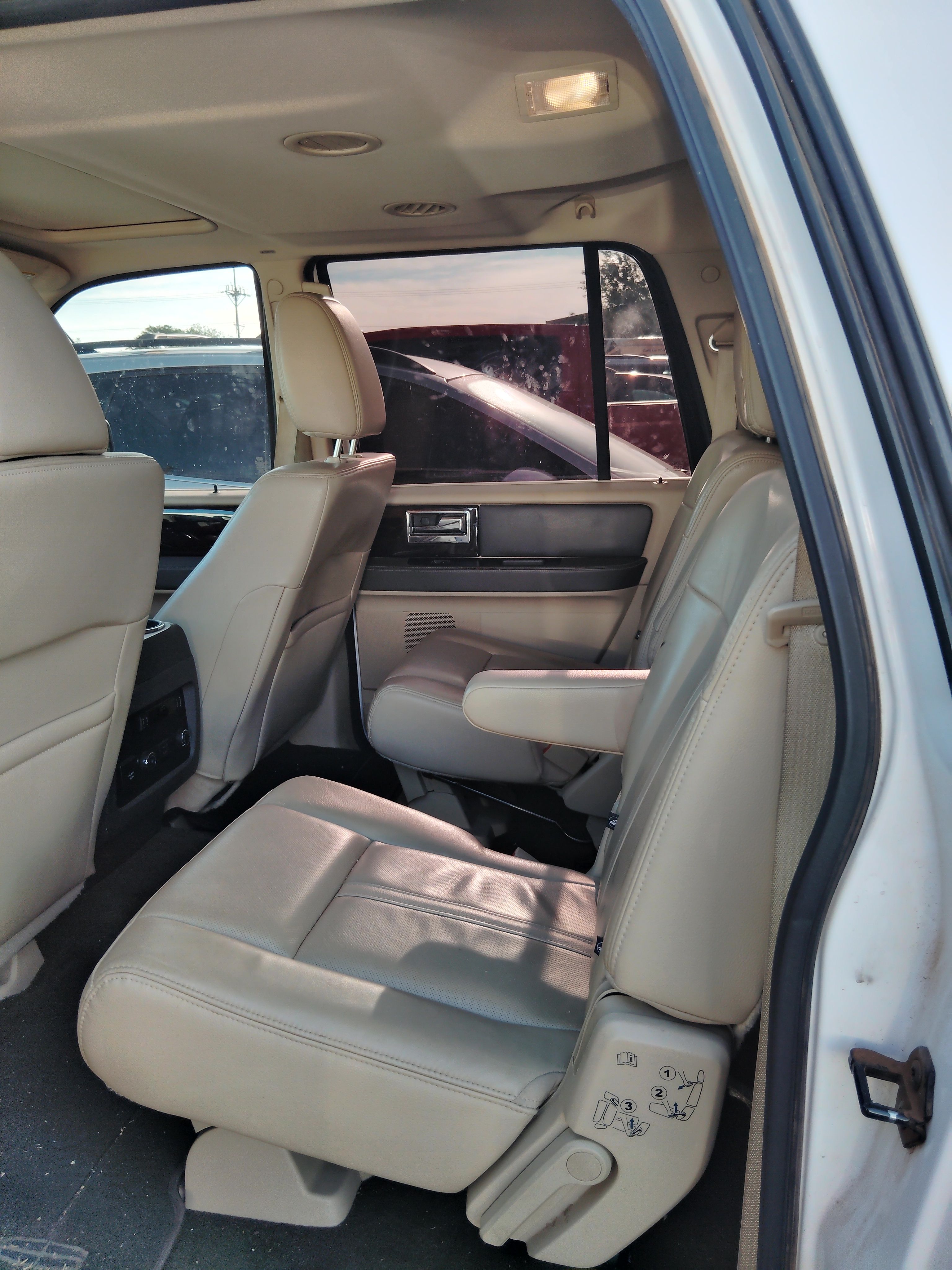 Used 2017 Lincoln Navigator L Reserve AWD/4WD image 6