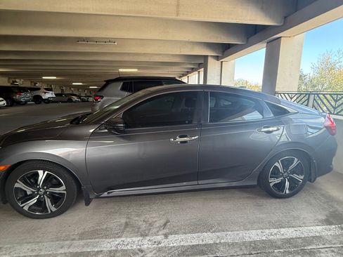 Used 2016 Honda Civic Touring image 1