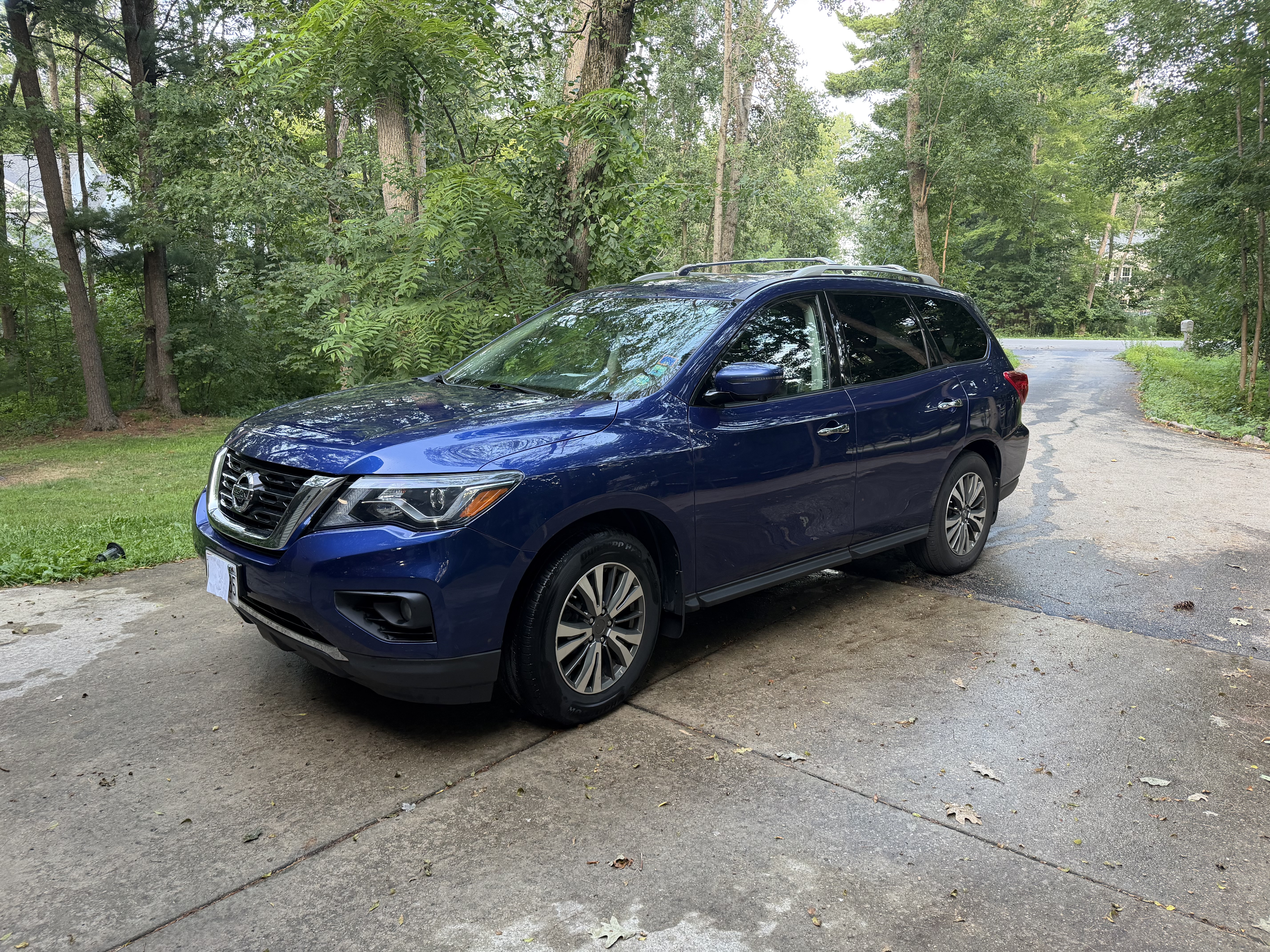 Used 2017 Nissan Pathfinder SL w/ SL Premium Package AWD/4WD image 1