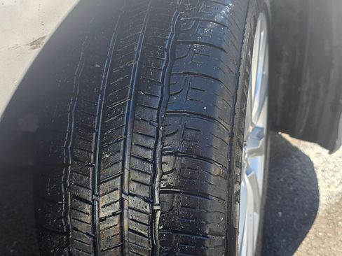 Used 2019 Toyota Camry LE image 10