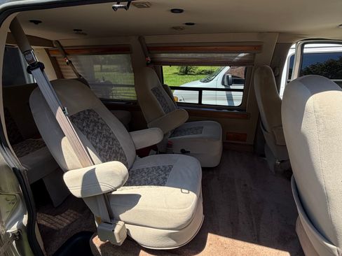 Used 2004 Chevrolet Express 1500 w/ LS Preferred Equipment Group RWD image 8
