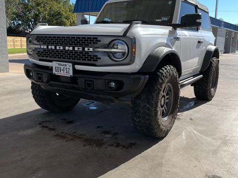 Used 2023 Ford Bronco Badlands w/ Sasquatch Package image 2