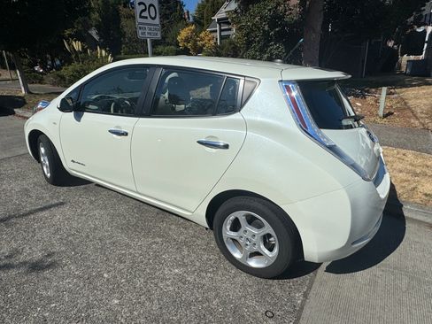 Used 2012 Nissan Leaf SL image 5