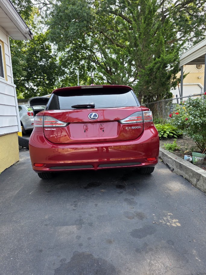 Used 2011 Lexus CT 200h Premium w/ Premium Audio Pkg FWD image 9