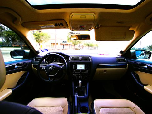 Used 2015 Volkswagen Jetta SEL image 15