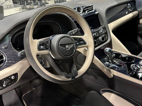 Used 2022 Bentley Bentayga image 30