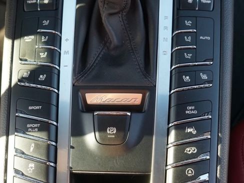 Used 2015 Porsche Macan Turbo image 17