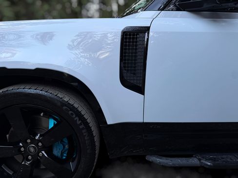 Used 2022 Land Rover Defender 90 image 10