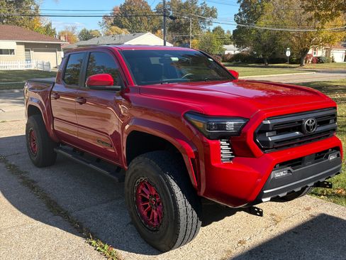 Used 2024 Toyota Tacoma SR5 image 4