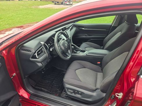 Used 2019 Toyota Camry LE image 10