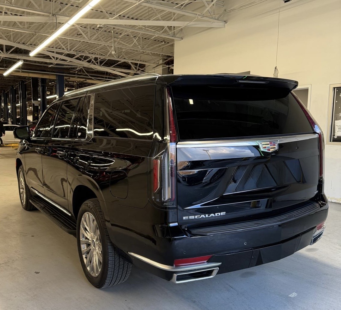 Used 2024 Cadillac Escalade ESV Premium Luxury AWD/4WD image 6