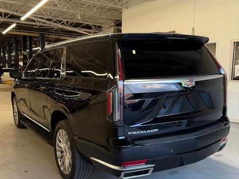 Used 2024 Cadillac Escalade ESV Premium Luxury image 6