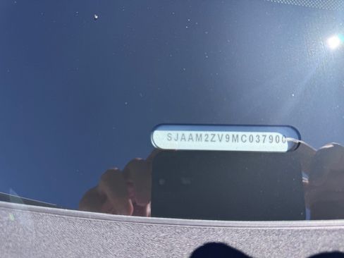 Used 2021 Bentley Bentayga image 23