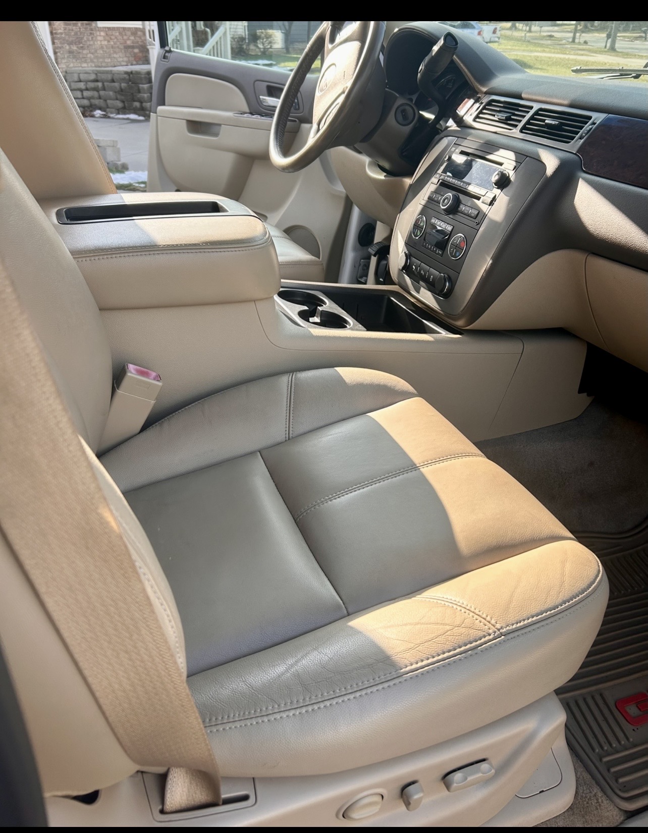 Used 2012 GMC Yukon XL SLT w/ SLT-2 Equipment Package AWD/4WD image 9