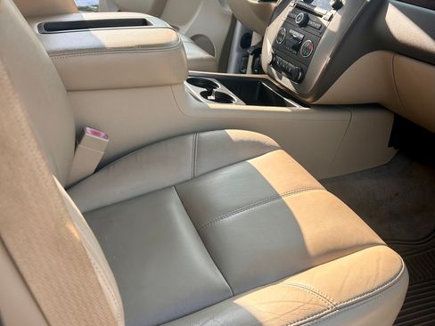 Used 2012 GMC Yukon XL SLT w/ SLT-2 Equipment Package AWD/4WD image 9