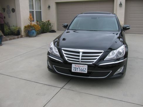 Used 2013 Hyundai Genesis 3.8 w/ Technology Pkg image 1