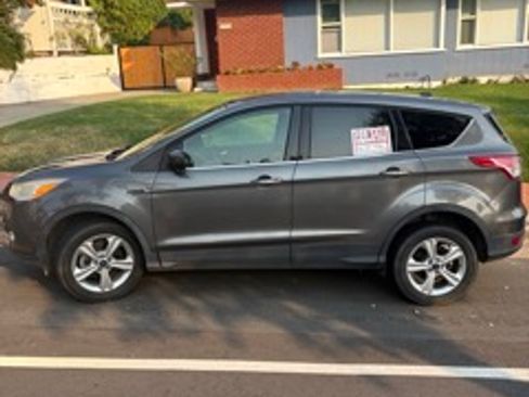 Used 2014 Ford Escape SE image 2