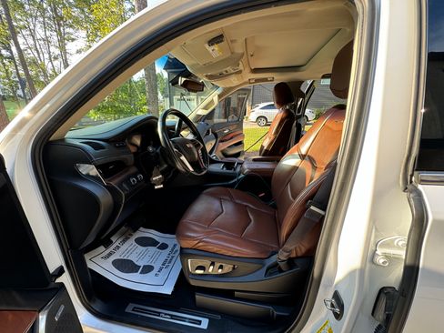 Used 2016 Cadillac Escalade Luxury AWD/4WD image 8